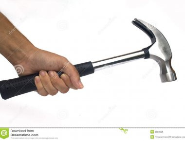 Βάνδαλοι προκάλεσαν υλικές ζημιές στο άγαλμα του Αγνώστου Στρατιώτη στο Ηράκλειο